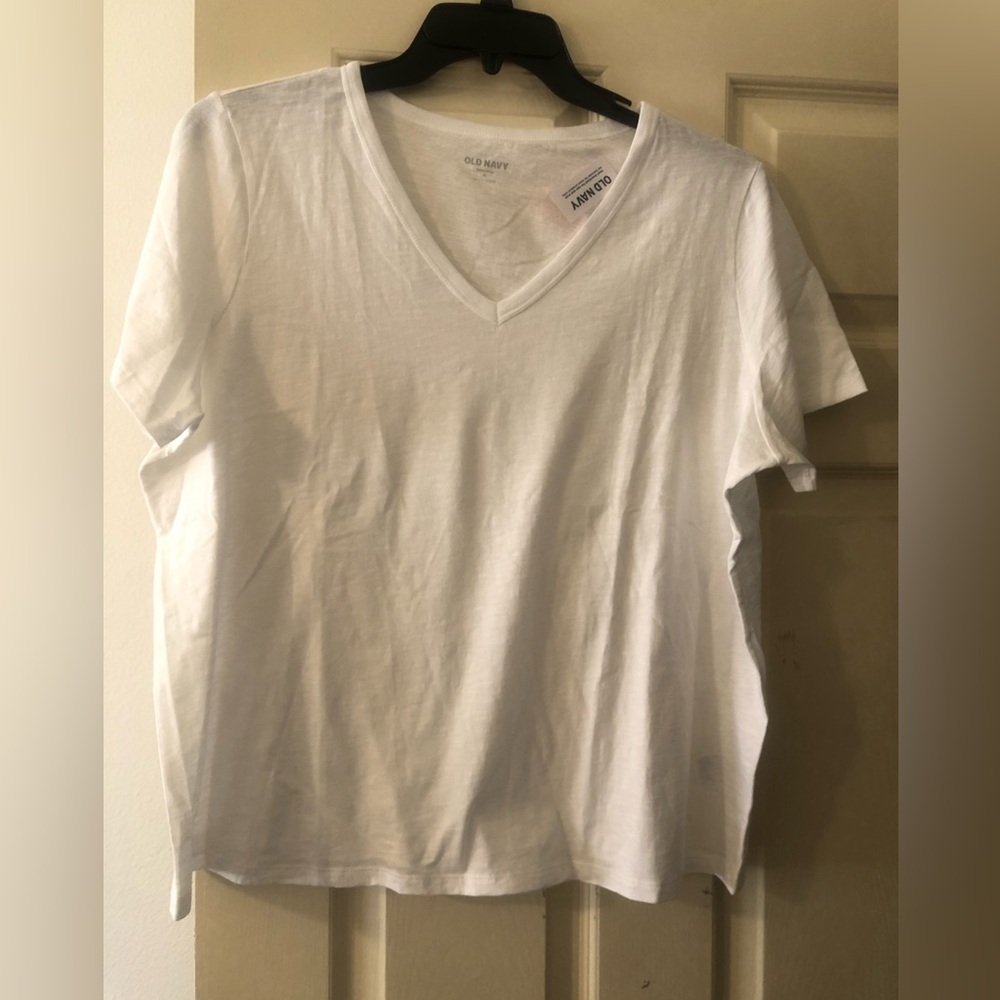 Old Navy White V-Neck Short Sleeve Tee